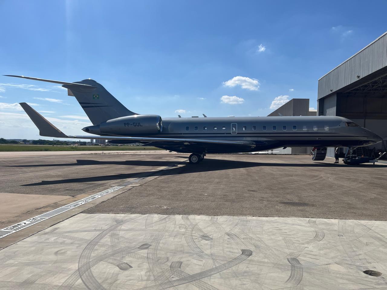 Brazil Bombardier Global 6000 with Galileo HDX antenna on it