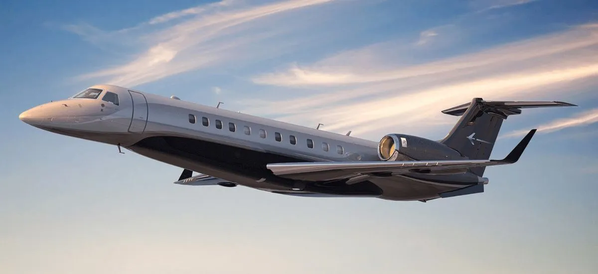 Embraer Legacy 650 in flight