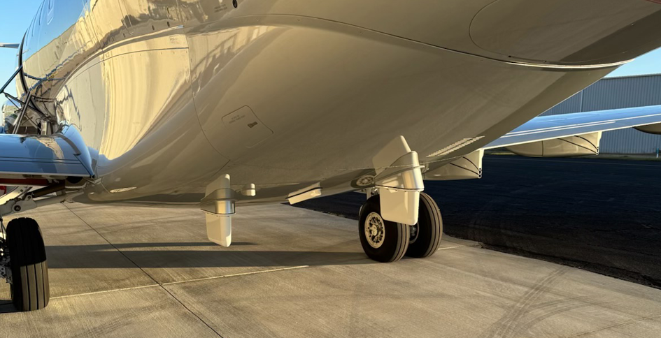 Plane fuselage with MB13 Antennas