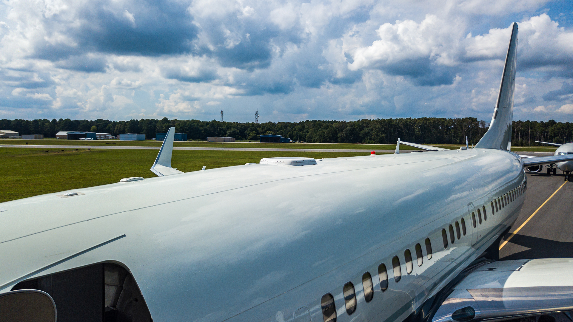 Teaser - Gogo Galileo FDX antenna on Boeing BBJ airframe