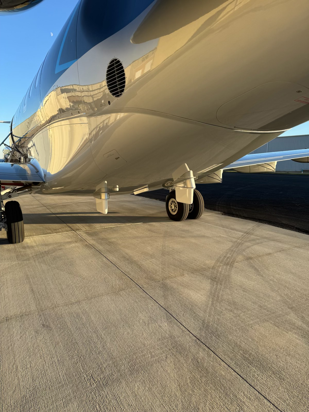 5G ATG with MB13 antennas equipped to fuselage belly