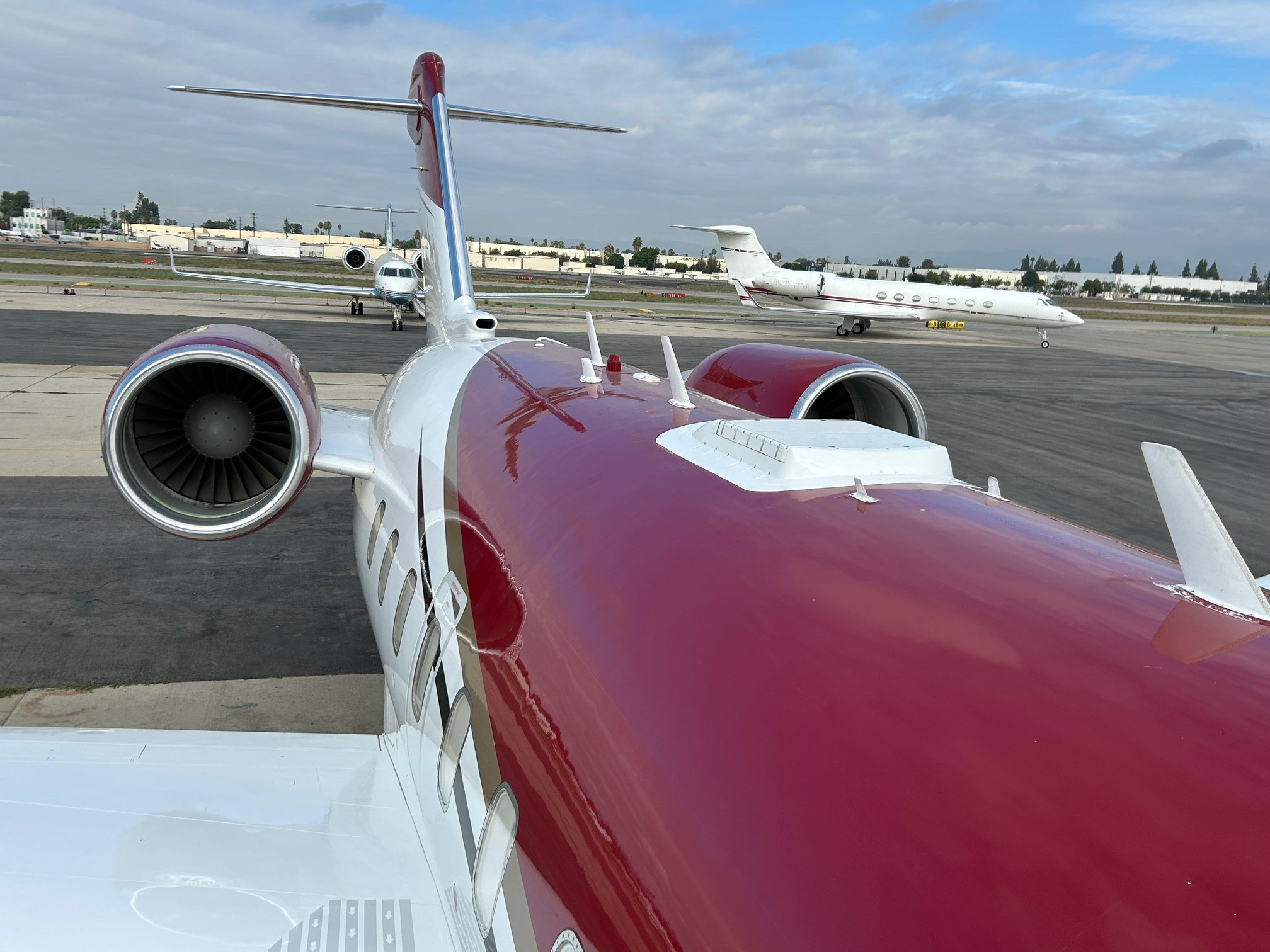 Teaser - Gogo Galileo FDX Antenna on Challenger 604