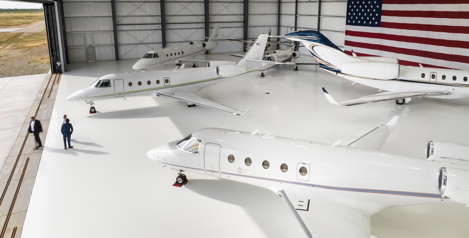5 planes in hangar with American flag
